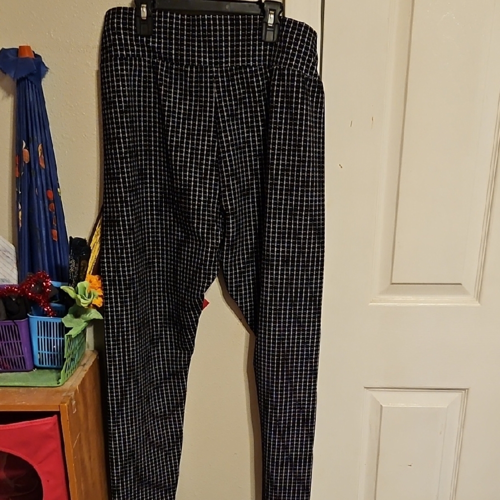 SHEIN Black and White Checkered Leggings